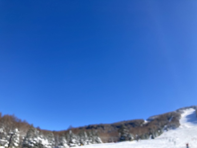 今年は一の瀬での志賀高原オープニングフェスティバル。まずヤケビで、今シーズンの初滑走の後シャトルバス移動。第二ゴンドラで土日二日間、たっぷり楽しみました。最高のスタートです。